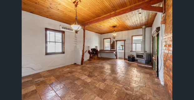 Unique Property in Kurri Kurri! - Photo 1