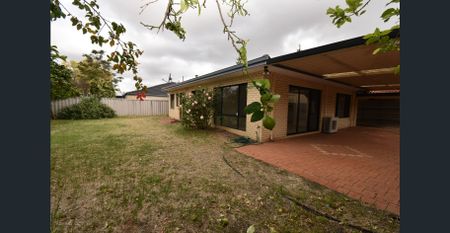 LARGE FAMILY HOUSE ON 530 SQM BLOCK - Photo 4