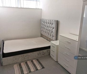 1 bedroom in a flat share to rent - Photo 4