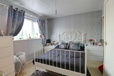 2 bedroom end of terrace house to rent - Photo 4