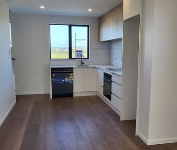 Brand New Modern 3BR Townhouse in Hobsonville - Photo 3