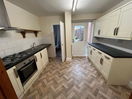 2 bedroom terraced house to rent - Photo 4