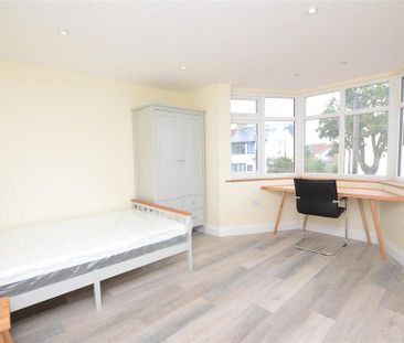 6 bedroom semi-detached house to rent - Photo 4