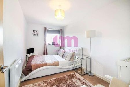 Saxton Close, Grays, RM17 - Photo 4