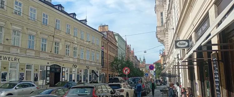 Pronájem bytu 2+kk, 65 m - Fotografie 1