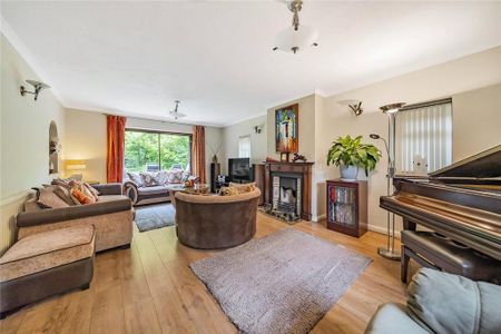 6 bedroom detached house to rent - Photo 2