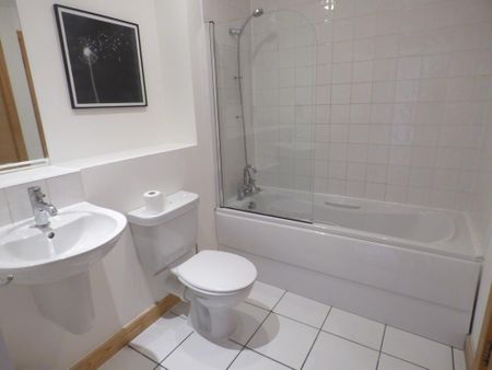 2 bedroom flat to rent - Photo 3