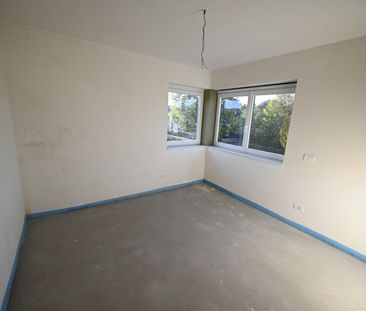 Alleenstaande woning met TUIN & CARPORT - Photo 2