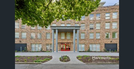 Fawkner Park Perfection: Rare Boulevard Opportunity! - Photo 3