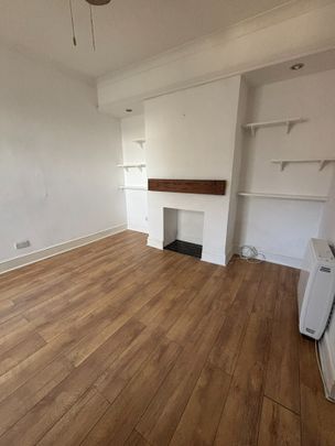 1 Bed Flat, Pelham Crescent, NG7 - Photo 1