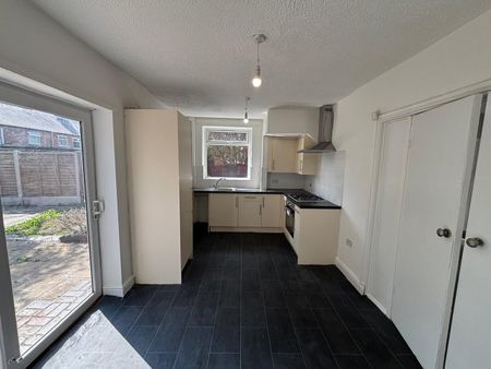3 Bed Semi-Detached House, St James Road, M7 - Photo 3