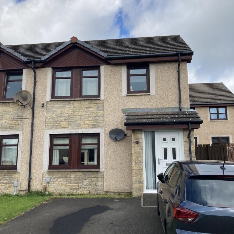 3 bedroom semi-detached house to rent - Photo 2