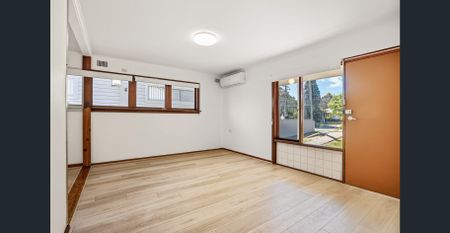 Neat 3 Bedroom Home, Great Location! - Photo 3