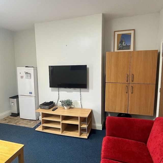 Room in a Shared House, Rosa Road, S10 - Photo 1