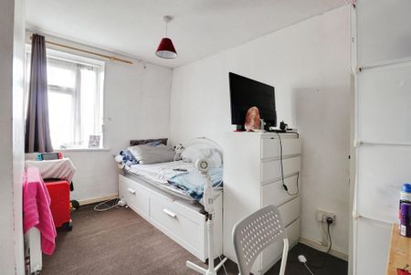 3 bedroom end of terrace house to rent - Photo 3