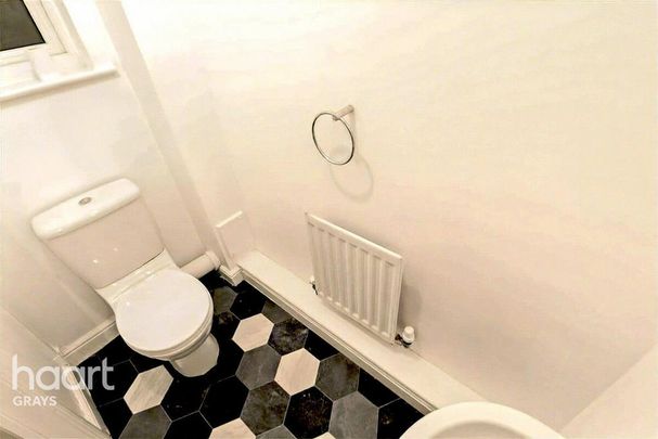 3 bedroom end of terrace house to rent - Photo 1