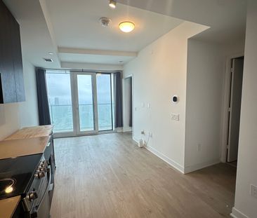 For Lease - 3900 Confederation Parkway Unit# 5602, Mississauga, Ont... - Photo 4