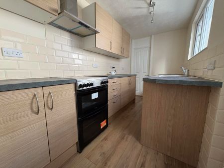 A lovely three bedroom terrace property situated in this sought after location off Northgate Street, close to a good range of local services and amenities, with two reception rooms, lovely fitted kitchen and bathroom, ground floor cloakroom and... - Photo 5