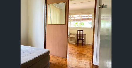 Classic three bedroom free standing home - Photo 2