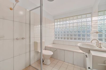 3 Bed, 2 Bath - Photo 5