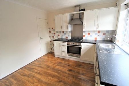 2 bedroom terraced house to rent - Photo 4