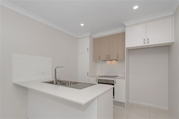 Modern & Low-Maintenance Living in Convenient Oonoonba Location! - Photo 1