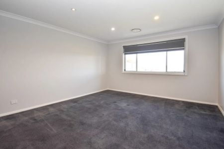 Family Home with Versatile Living Areas - Photo 3