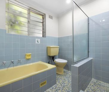 Tastefully Updated, Executive Style, Spacious And Sun-Kissed Ground... - Photo 6