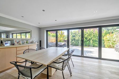 4 bedroom detached house to rent - Photo 4