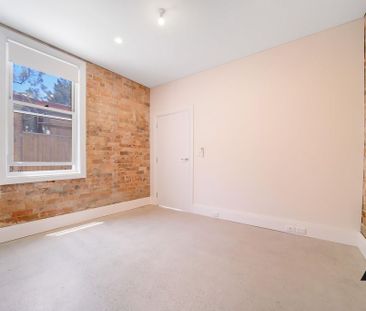 Spacious One Bedroom Apartment - Photo 3