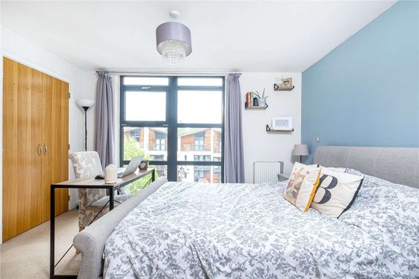 A bright one bedroom flat with a private balcony and underground parking space. - Photo 1