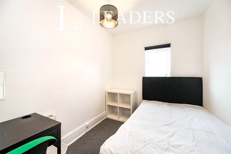 3 bedroom house to rent Percy Road, Southsea, PO4 - Photo 3