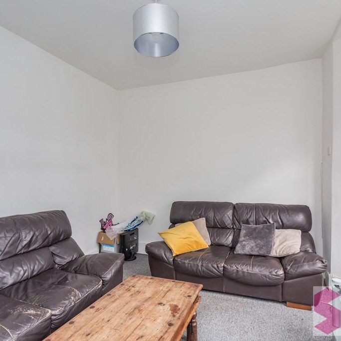 5 bedroom end of terrace house to rent - Photo 1