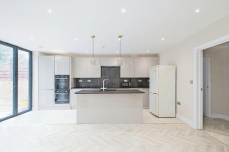 1 bedroom in a house share to rent - Photo 5