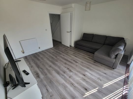 4 Bed Terraced House, Whale Avenue, RG2 - Photo 1