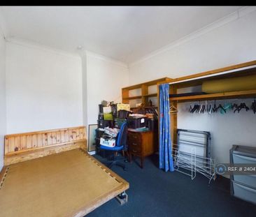 2 bedroom end of terrace house to rent - Photo 2