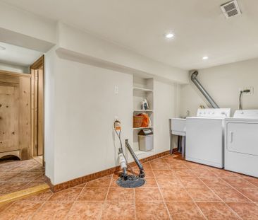 For Lease - 42 Forty First St Street, Toronto, Ontario - Photo 2