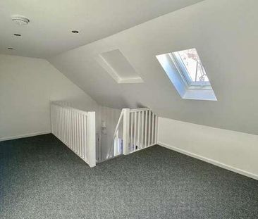 High Street, Rushden, NN10 - Photo 1