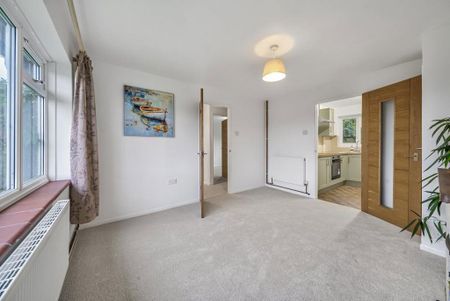 2 bedroom bungalow to rent - Photo 2