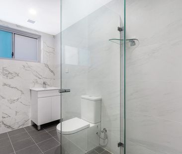 Spacious, Well-Maintained Boutique Studio Apartment in Prime Location - Photo 4