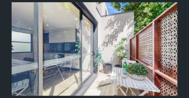 Three Bedroom Townhouse in the Heart of Toorak - Photo 1