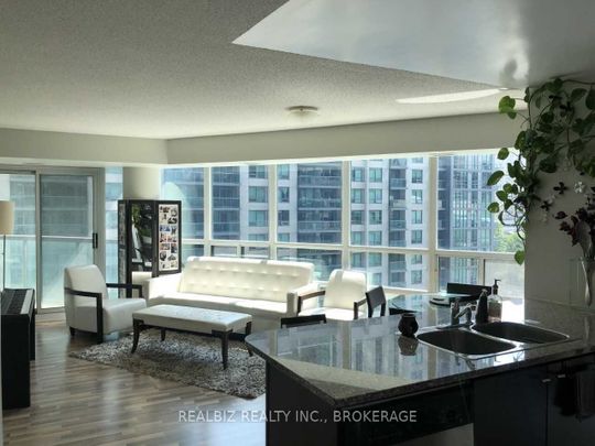 For Lease - 30 Grand Trunk Crescent Unit# 811, Toronto, Ontario - Photo 1