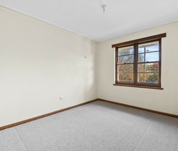 Ideal Location for a Lovely Home - 6 month lease only - Photo 2
