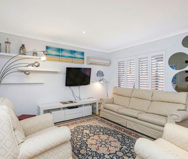 Stylish Coastal Townhouse in Exclusive Wannanup Location - Furnishe... - Photo 2