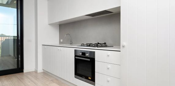 Light-filled sanctuary for a brilliant bayside lifestyle – FULLY FURNISHED and open for an offer - Photo 2