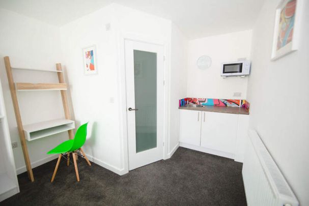 Large Ensuite Room – Unit 3 - Photo 1