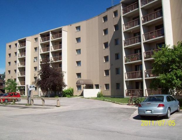 3233 Silver Avenue | 3233 Silver Ave, Winnipeg - Photo 1