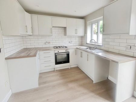3 bedroom end of terrace house to rent - Photo 5