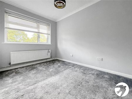 3 bedroom end of terrace house to rent - Photo 3