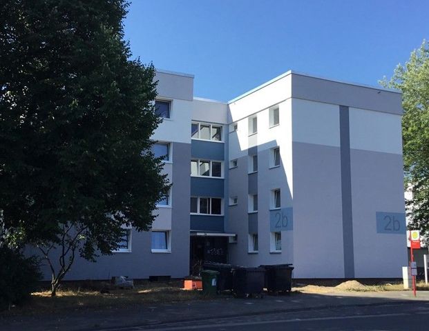 Modernisierte - 2-Zimmer-Wohnung mit Balkon - Foto 1